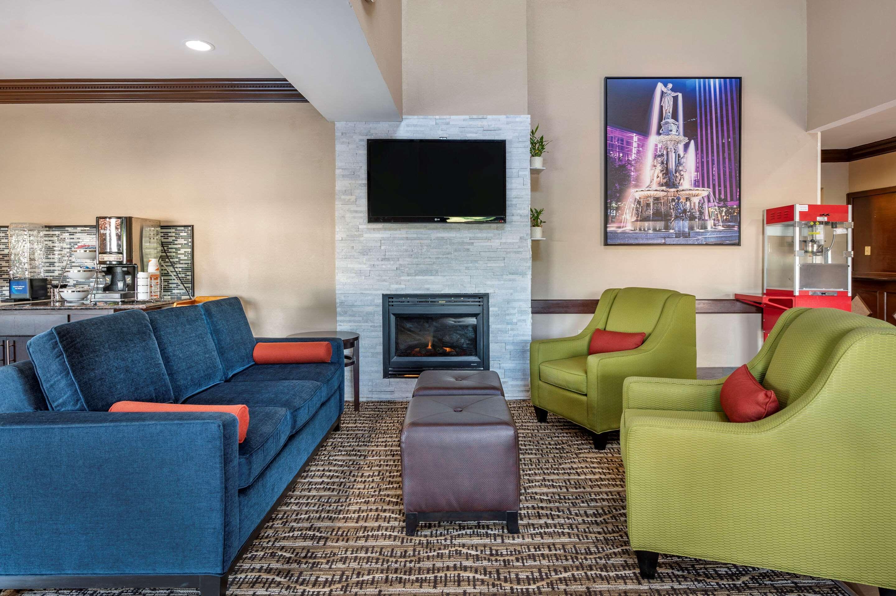 Comfort Inn & Suites Cincinnati Extérieur photo