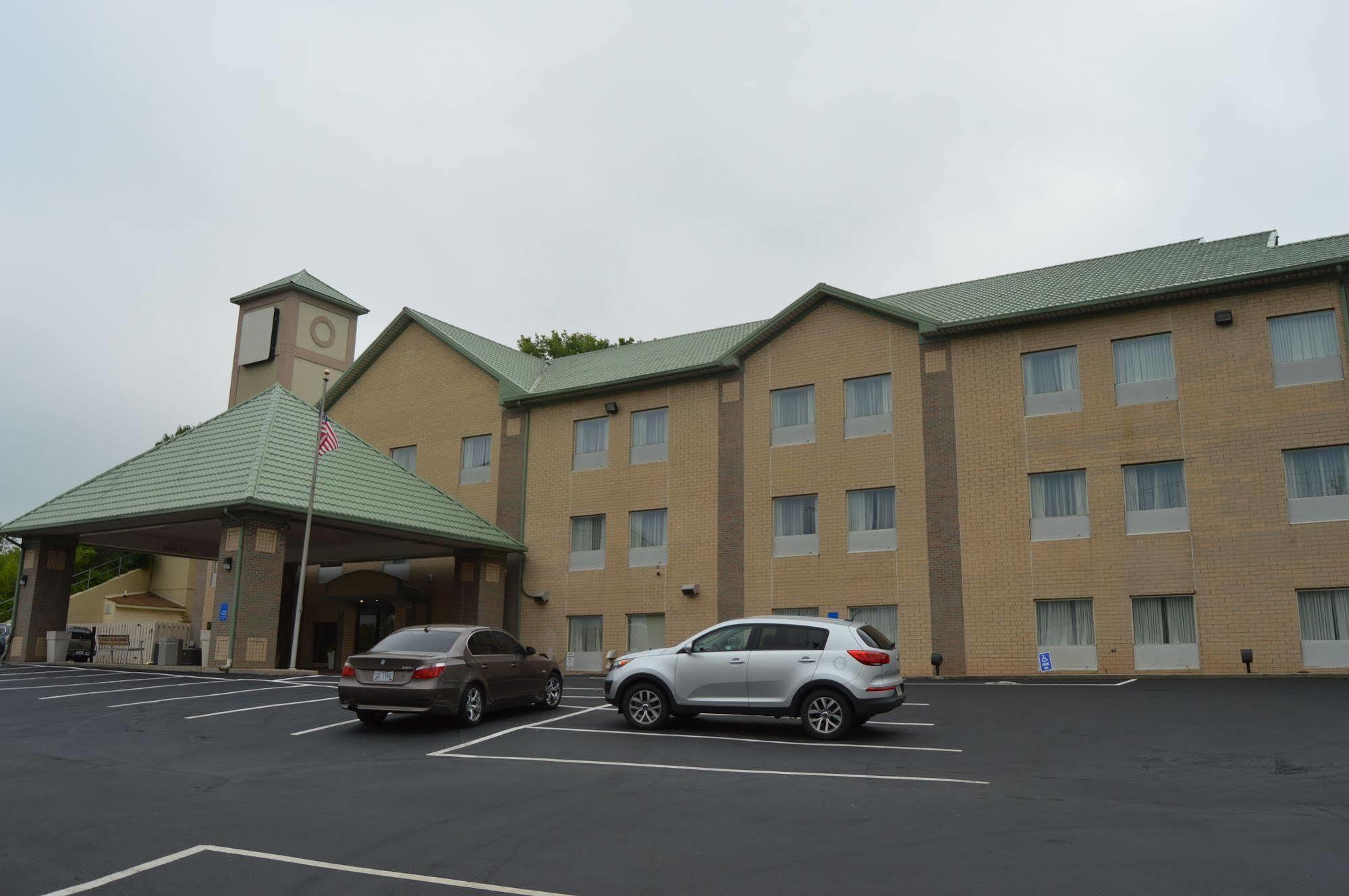 Comfort Inn & Suites Cincinnati Extérieur photo