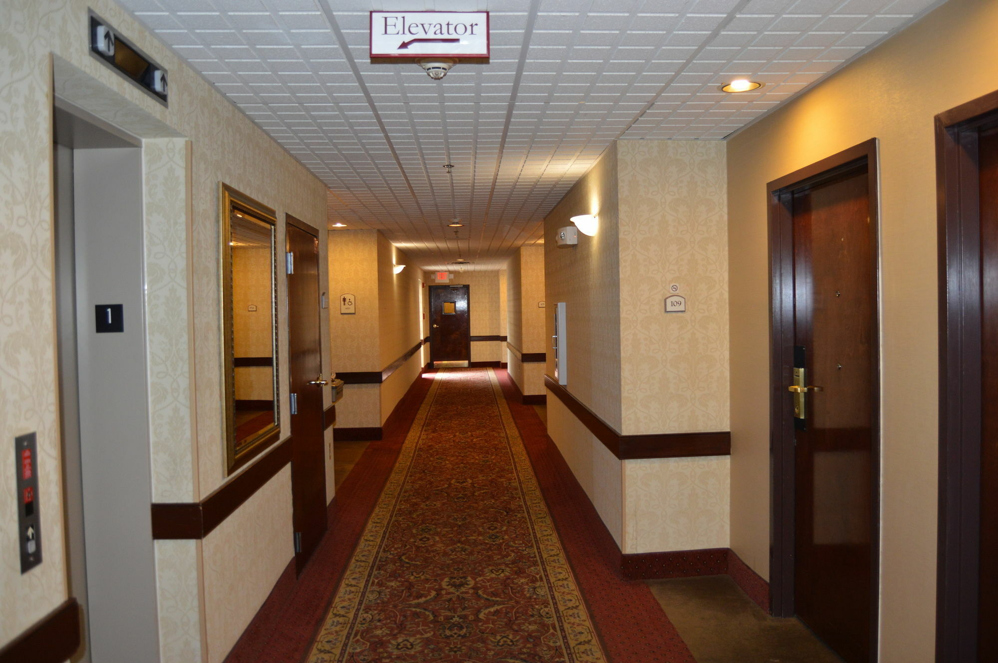 Comfort Inn & Suites Cincinnati Extérieur photo